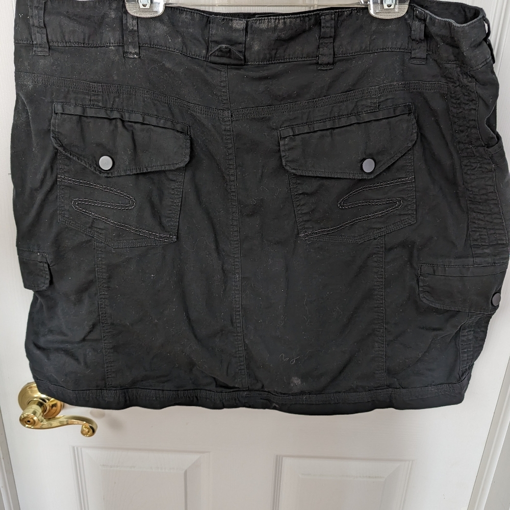 Ladies Black Cargo Skort size 18 - Picture 2 of 2
